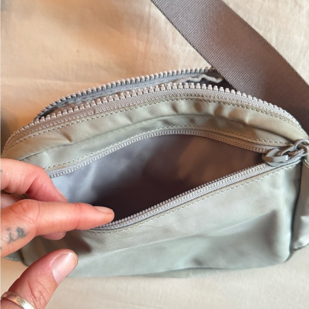 lululemon athletica Large Light Gray Belt Bag - Picture 8 of 8